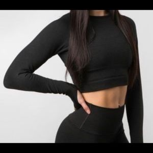 Alphalete Revival R6 Long Sleeve Crop Top (L)